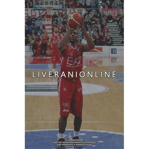 Lega Basket serie A, 13» giornata, Consultinvest Pesaro vs EA7 Emporio Armani Milano, 23/12/2015, nella foto: JAMEL MCLEAN, SI PREPARA PER IL TIRO, ©CLAUDIO ZAMAGNI/AGENZIA ALDO LIVERANI S.A.S.