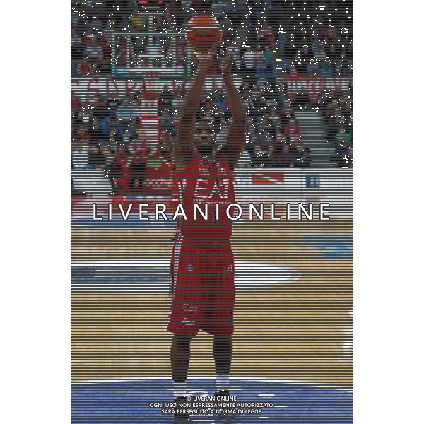 Lega Basket serie A, 13» giornata, Consultinvest Pesaro vs EA7 Emporio Armani Milano, 23/12/2015, nella foto: JAMEL MCLEAN, SI PREPARA PER IL TIRO, ©CLAUDIO ZAMAGNI/AGENZIA ALDO LIVERANI S.A.S.