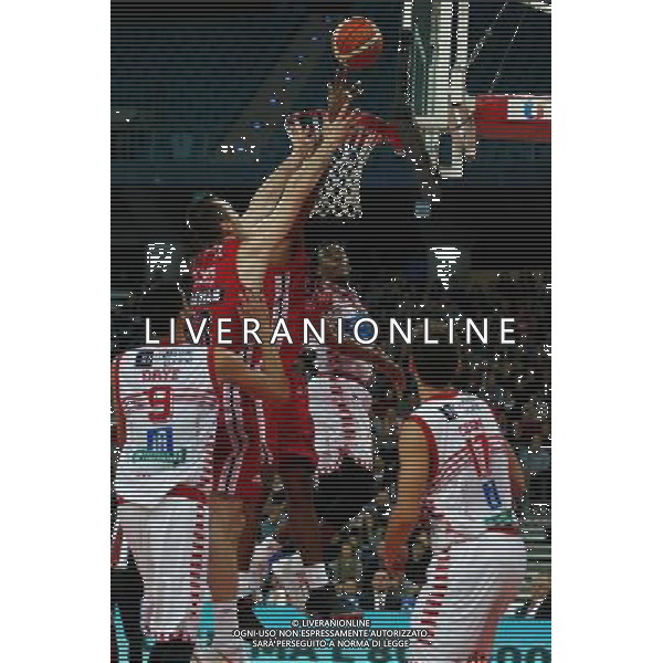 Lega Basket serie A, 13» giornata, Consultinvest Pesaro vs EA7 Emporio Armani Milano, 23/12/2015, nella foto: L\'EMPORIO ARMANI SEGNA IL PUNTO, ©CLAUDIO ZAMAGNI/AGENZIA ALDO LIVERANI S.A.S.
