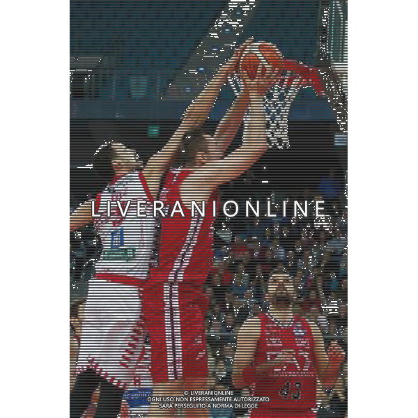 Lega Basket serie A, 13» giornata, Consultinvest Pesaro vs EA7 Emporio Armani Milano, 23/12/2015, nella foto: AUSTIN DAYE, INTERCETTA CHARLES JENKINS, ©CLAUDIO ZAMAGNI/AGENZIA ALDO LIVERANI S.A.S.