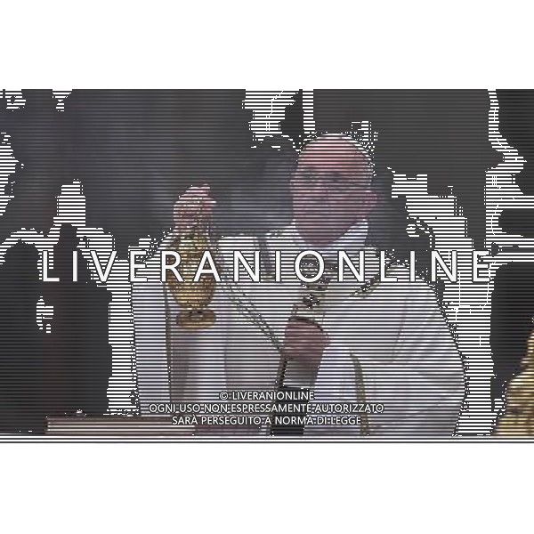 Santa Messa della Notte nella SolennitÃ  del Natale del Signore celebrata dal Santo Padre Francesco - Citta\' del Vaticano Basilica di S. Pietro 24.12.2015 - nella foto: Papa Francesco /Ph. Corradetti - AG. Aldo Liverani