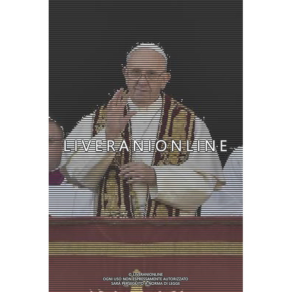 Benedizione \'Urbi et Orbi\' 25.12.2015 Citta\' del Vaticano - nella foto: Papa Francesco /Ph. Corradetti - AG. Aldo Liverani