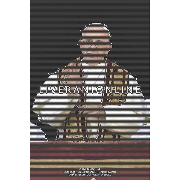 Benedizione \'Urbi et Orbi\' 25.12.2015 Citta\' del Vaticano - nella foto: Papa Francesco /Ph. Corradetti - AG. Aldo Liverani