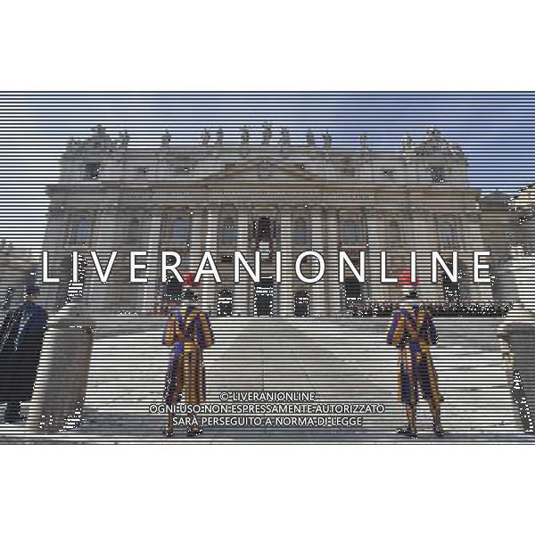 Benedizione \'Urbi et Orbi\' 25.12.2015 Citta\' del Vaticano - nella foto: la veduta della Basilica di S. Pietro durante la benedizione di Papa Francesco /Ph. Corradetti - AG. Aldo Liverani