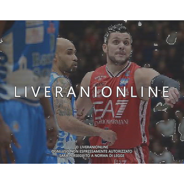 Beko Lega Basket Serie A 2015/2016 Giornata 15 Milano - 02.01.2016 EA7 Emporio Armani Milano-Banco di Sardegna Sassari Nella Foto:Gentile Alessandro-Logan David /Ph.Vitez-Ag. Aldo Liverani