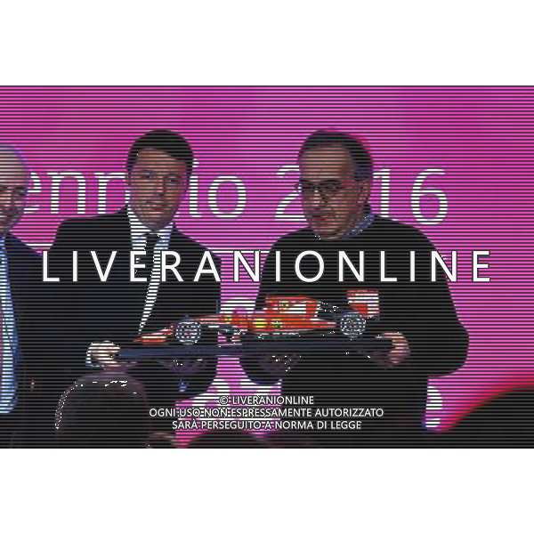 MILANO 04/01/2016 BORSA DI MILANO PRIMO GIORNO DI QUOTAZIONE AZIONI DELLA FERRARI NELLA FOTO MATTEO RENZI E SERGIO MARCHIONNE FOTO ALDO GAZZANIGA-AG ALDO LIVERANI SAS