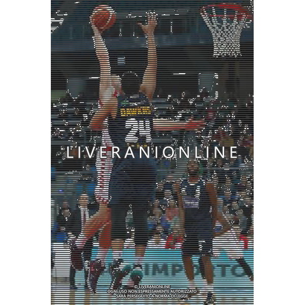 Lega Basket serie A, 15» giornata, Consultinvest Pesaro vs Manital Torino 04/01/2016 nella foto: LYDEKA TAUTVYDAS, SCHICCHIA NEL FERRO DELLA MANITAL TORINO, ©CLAUDIO ZAMAGNI/AGENZIA ALDO LIVERANI S.A.S.