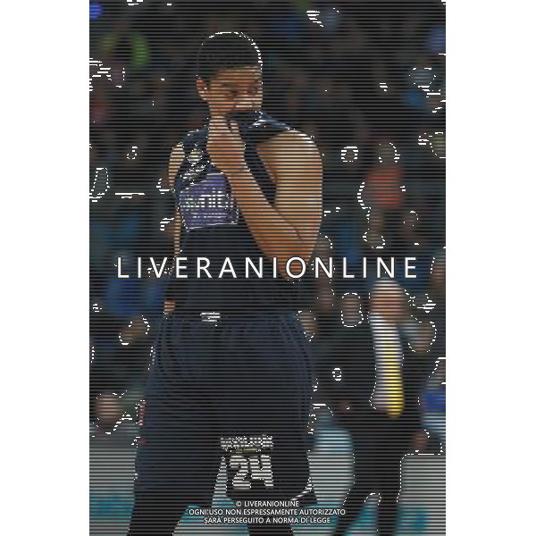 Lega Basket serie A, 15» giornata, Consultinvest Pesaro vs Manital Torino 04/01/2016 nella foto: DAWKINS ANDRE, MANITAL TORINO, SI ASCIUGA IL VISO, ©CLAUDIO ZAMAGNI/AGENZIA ALDO LIVERANI S.A.S.