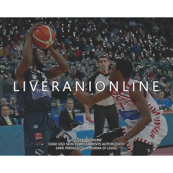Lega Basket serie A, 15» giornata, Consultinvest Pesaro vs Manital Torino 04/01/2016 nella foto: DYSON JEROME, MARCATO DA SEMAL CHRISTON, ©CLAUDIO ZAMAGNI/AGENZIA ALDO LIVERANI S.A.S.