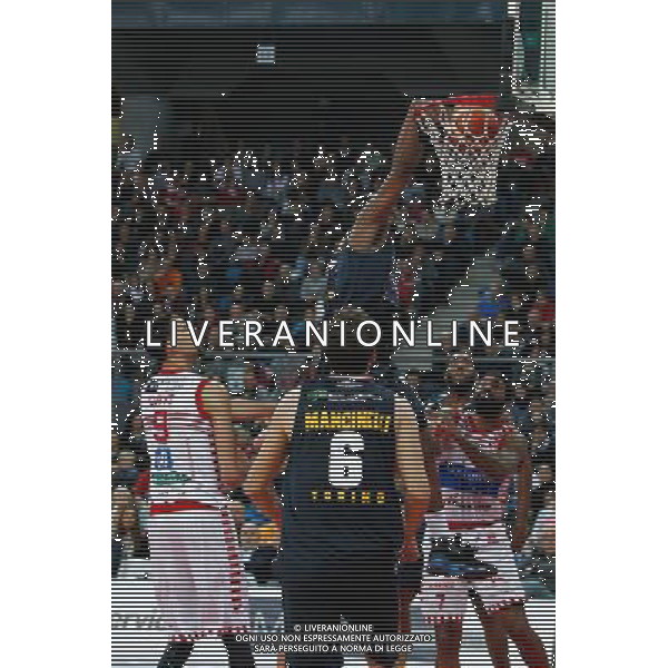 Lega Basket serie A, 15» giornata, Consultinvest Pesaro vs Manital Torino 04/01/2016 nella foto: DYSON JEROME, SCHIACCIA NEL FERRO DELLA VUELLE, ©CLAUDIO ZAMAGNI/AGENZIA ALDO LIVERANI S.A.S.
