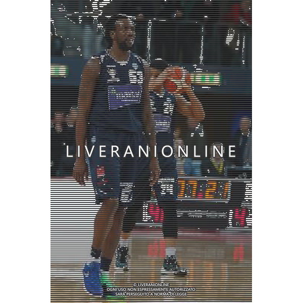 Lega Basket serie A, 15» giornata, Consultinvest Pesaro vs Manital Torino 04/01/2016 nella foto: EBI NDUDI, MANITAL TORINO, SE LA RIDE SOTTO I BAFFI, ©CLAUDIO ZAMAGNI/AGENZIA ALDO LIVERANI S.A.S.
