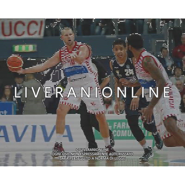 Lega Basket serie A, 15» giornata, Consultinvest Pesaro vs Manital Torino 04/01/2016 nella foto: LYDEKA TAUTVYDAS, CERCA IL COMPAGNO, ©CLAUDIO ZAMAGNI/AGENZIA ALDO LIVERANI S.A.S.