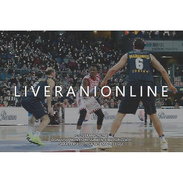 Lega Basket serie A, 15» giornata, Consultinvest Pesaro vs Manital Torino 04/01/2016 nella foto: SEMAJ CHRISTON, BRACCATO DALLA MANITAL, ©CLAUDIO ZAMAGNI/AGENZIA ALDO LIVERANI S.A.S.