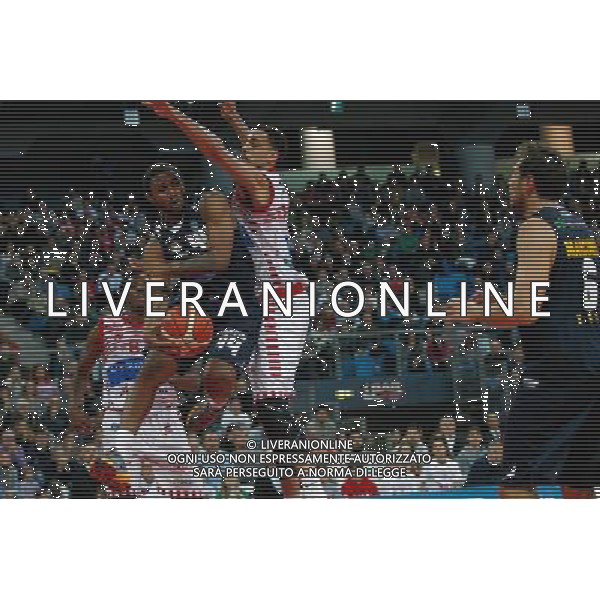Lega Basket serie A, 15» giornata, Consultinvest Pesaro vs Manital Torino 04/01/2016 nella foto: IAN MILLER, FA UNA FINTA PER IL PASSAGGIO, ©CLAUDIO ZAMAGNI/AGENZIA ALDO LIVERANI S.A.S.
