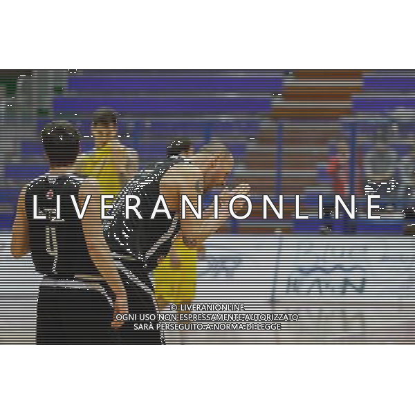 Basket serie B, Girone A, 16» giornata, NTS Basket Rimini Crabs vs Basket Golfo Piombino, 06/01/2016, nella foto: FOIERA FRANCESCO APPLAUDE, PER LA VITTORIA, ©CLAUDIO ZAMAGNI/AGENZIA ALDO LIVERANI S.A.S.