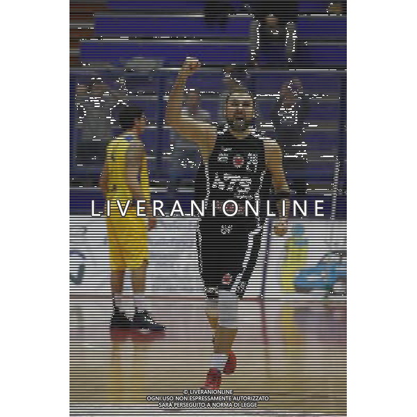 Basket serie B, Girone A, 16» giornata, NTS Basket Rimini Crabs vs Basket Golfo Piombino, 06/01/2016, nella foto: RICCARDO ROMANO, ESULTA, ©CLAUDIO ZAMAGNI/AGENZIA ALDO LIVERANI S.A.S.