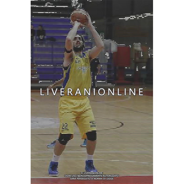 Basket serie B, Girone A, 16» giornata, NTS Basket Rimini Crabs vs Basket Golfo Piombino, 06/01/2016, nella foto: SALVATORE GENOVESE AL TIRO LIBERO, ©CLAUDIO ZAMAGNI/AGENZIA ALDO LIVERANI S.A.S.