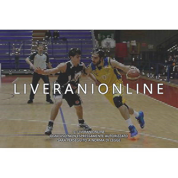 Basket serie B, Girone A, 16» giornata, NTS Basket Rimini Crabs vs Basket Golfo Piombino, 06/01/2016, nella foto: SALVATORE GENOVESE, CERCA DI PASSARE LA DIFESA, ©CLAUDIO ZAMAGNI/AGENZIA ALDO LIVERANI S.A.S.