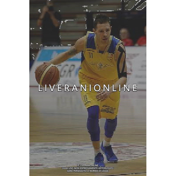 Basket serie B, Girone A, 16» giornata, NTS Basket Rimini Crabs vs Basket Golfo Piombino, 06/01/2016, nella foto: VENUCCI MATTIA, GOLFO PIOMBINO, PREPARA L\'ATTACCO, ©CLAUDIO ZAMAGNI/AGENZIA ALDO LIVERANI S.A.S.