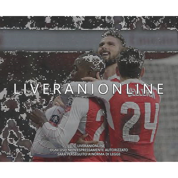GOAL CELEBRATION - Arsenal\'s Joel Campbell celebrates scoring his sides first goal with team mates Photographer Craig Mercer/CameraSport Football - The FA Cup Third Round - Arsenal v Sunderland - Saturday 9th January 2016 - Emirates Stadium - London © CameraSport - 43 Linden Ave. Countesthorpe. Leicester. England. LE8 5PG - Tel: +44 (0) 116 277 4147 - admin@camerasport.com - www.camerasport.com AG ALDO LIVERANI SAS