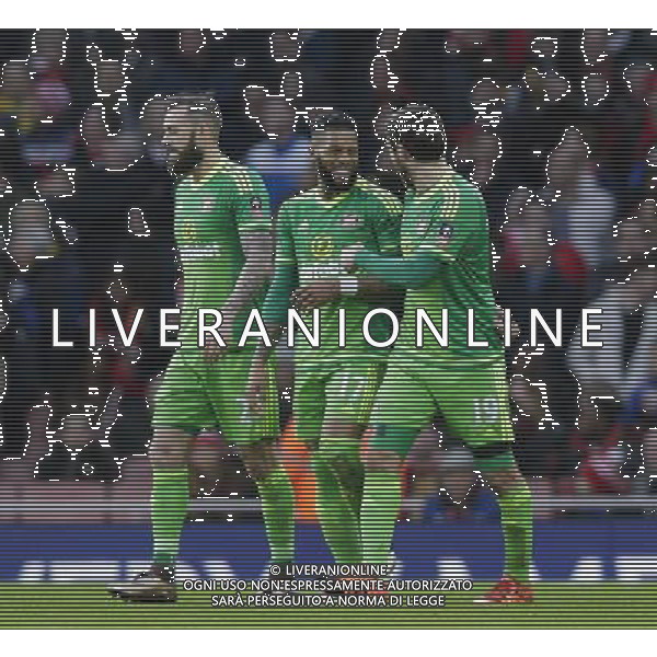 GOAL CELEBRATION - Sunderland\'s Jeremain Lens (centre #17) celebrates scoring the opening goal with team mates Photographer Craig Mercer/CameraSport Football - The FA Cup Third Round - Arsenal v Sunderland - Saturday 9th January 2016 - Emirates Stadium - London © CameraSport - 43 Linden Ave. Countesthorpe. Leicester. England. LE8 5PG - Tel: +44 (0) 116 277 4147 - admin@camerasport.com - www.camerasport.com AG ALDO LIVERANI SAS