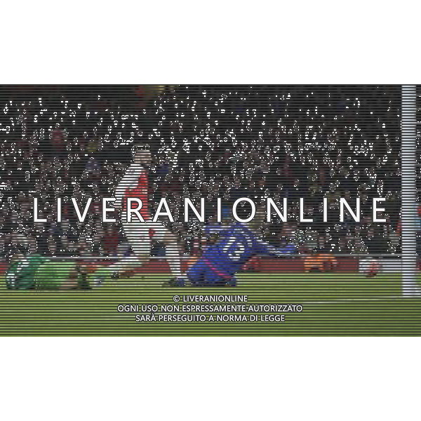 GOAL - Arsenal\'s Olivier Giroud scores his sides third goal past Sunderland\'s Jordan Pickford Photographer Craig Mercer/CameraSport Football - The FA Cup Third Round - Arsenal v Sunderland - Saturday 9th January 2016 - Emirates Stadium - London © CameraSport - 43 Linden Ave. Countesthorpe. Leicester. England. LE8 5PG - Tel: +44 (0) 116 277 4147 - admin@camerasport.com - www.camerasport.com AG ALDO LIVERANI SAS