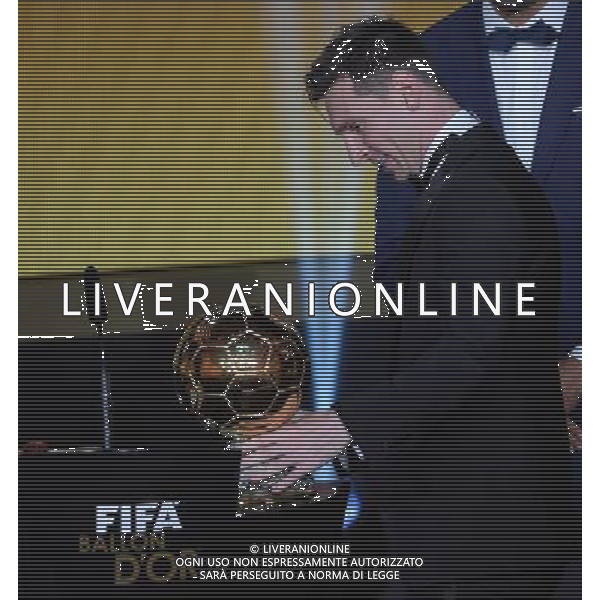 FIFA Ballon d\'Or 2015 Zurigo - 11.01.2016 Nella Foto: lionel messi riceve il pallone d\'oro 2015 /Ph.Vitez-Ag. Aldo Liverani