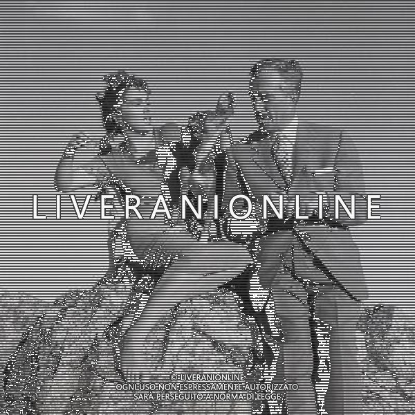 1954 FILM PANE AMORE E GELOSIA REGIA DI LUIGI COMENCINI NELLA FOTO GINA LOLLOBRIGIDA CON VITTORIO DE SICA AG ALDO LIVERANI SAS