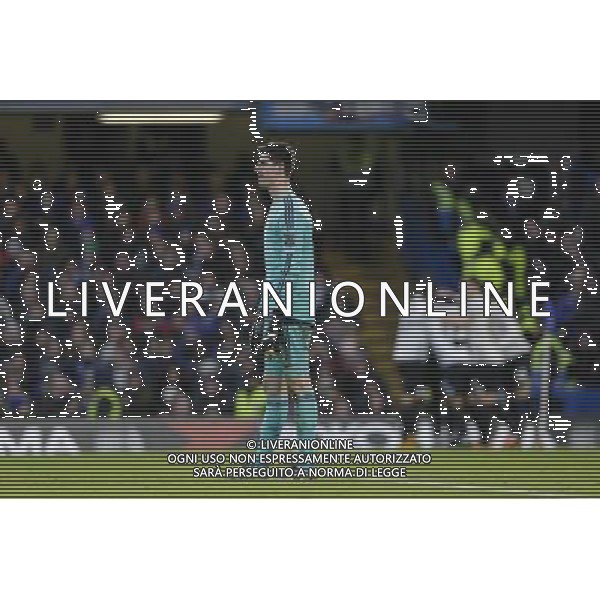 Chelsea\'s Thibaut Courtois looks dejected at conceding his side\'s second goal Photographer Craig Mercer/CameraSport Football - Barclays Premiership - Chelsea v Everton - Saturday 16th January 2016 - Stamford Bridge - London © CameraSport - 43 Linden Ave. Countesthorpe. Leicester. England. LE8 5PG - Tel: +44 (0) 116 277 4147 - admin@camerasport.com - www.camerasport.com AG ALDO LIVERANI SAS