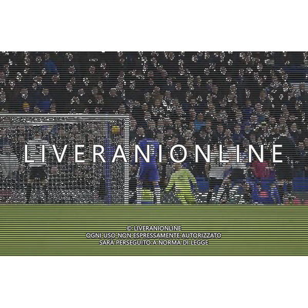 GOAL - Chelsea\'s John Terry (obscured, right) puts the ball past Everton\'s Tim Howard in the last minute of stoppage time to score the equalising goal and make the final score 3-3 Photographer Craig Mercer/CameraSport Football - Barclays Premiership - Chelsea v Everton - Saturday 16th January 2016 - Stamford Bridge - London © CameraSport - 43 Linden Ave. Countesthorpe. Leicester. England. LE8 5PG - Tel: +44 (0) 116 277 4147 - admin@camerasport.com - www.camerasport.com AG ALDO LIVERANI SAS