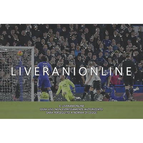 GOAL - Chelsea\'s John Terry (obscured, right) puts the ball past Everton\'s Tim Howard in the last minute of stoppage time to score the equalising goal and make the final score 3-3 Photographer Craig Mercer/CameraSport Football - Barclays Premiership - Chelsea v Everton - Saturday 16th January 2016 - Stamford Bridge - London © CameraSport - 43 Linden Ave. Countesthorpe. Leicester. England. LE8 5PG - Tel: +44 (0) 116 277 4147 - admin@camerasport.com - www.camerasport.com AG ALDO LIVERANI SAS
