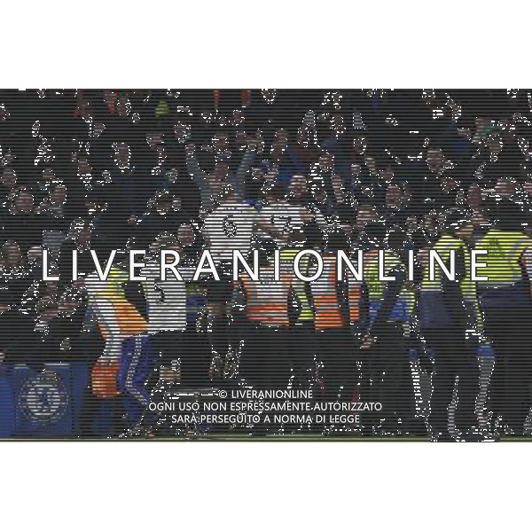 GOAL CELEBRATION - Everton players celebrate wildly with their fans after scoring their side\'s third goal to make the score 2-3 Photographer Craig Mercer/CameraSport Football - Barclays Premiership - Chelsea v Everton - Saturday 16th January 2016 - Stamford Bridge - London © CameraSport - 43 Linden Ave. Countesthorpe. Leicester. England. LE8 5PG - Tel: +44 (0) 116 277 4147 - admin@camerasport.com - www.camerasport.com AG ALDO LIVERANI SAS