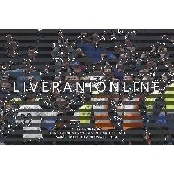 GOAL CELEBRATION - Everton players celebrate wildly with their fans after scoring their side\'s third goal to make the score 2-3 Photographer Craig Mercer/CameraSport Football - Barclays Premiership - Chelsea v Everton - Saturday 16th January 2016 - Stamford Bridge - London © CameraSport - 43 Linden Ave. Countesthorpe. Leicester. England. LE8 5PG - Tel: +44 (0) 116 277 4147 - admin@camerasport.com - www.camerasport.com AG ALDO LIVERANI SAS
