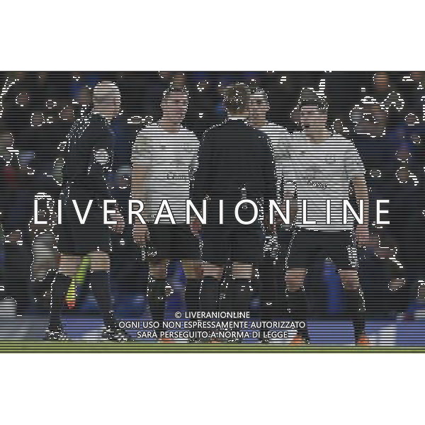 Everton players argue with Referee Mike Jones at full time, shortly after they\'d conceded their third goal to make the final score 3-3 Photographer Craig Mercer/CameraSport Football - Barclays Premiership - Chelsea v Everton - Saturday 16th January 2016 - Stamford Bridge - London © CameraSport - 43 Linden Ave. Countesthorpe. Leicester. England. LE8 5PG - Tel: +44 (0) 116 277 4147 - admin@camerasport.com - www.camerasport.com AG ALDO LIVERANI SAS