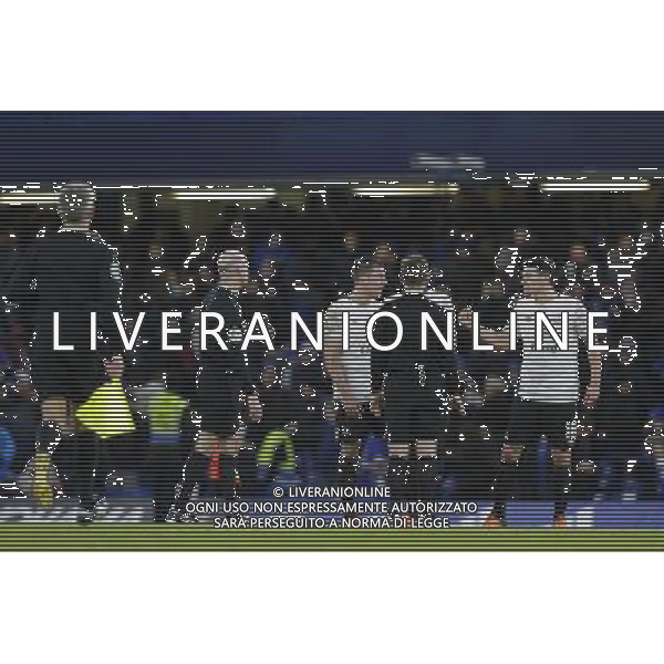Everton players argue with Referee Mike Jones at full time, shortly after they\'d conceded their third goal to make the final score 3-3 Photographer Craig Mercer/CameraSport Football - Barclays Premiership - Chelsea v Everton - Saturday 16th January 2016 - Stamford Bridge - London © CameraSport - 43 Linden Ave. Countesthorpe. Leicester. England. LE8 5PG - Tel: +44 (0) 116 277 4147 - admin@camerasport.com - www.camerasport.com AG ALDO LIVERANI SAS