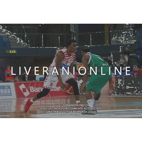 Lega Basket serie A, 1» giornata di ritorno, Consultinvest Pesaro vs Sidigas Avellino 18/01/2016 nella foto: CHRISTON CONFONDE L\'AVVERSARIO, ©CLAUDIO ZAMAGNI/AGENZIA ALDO LIVERANI S.A.S.