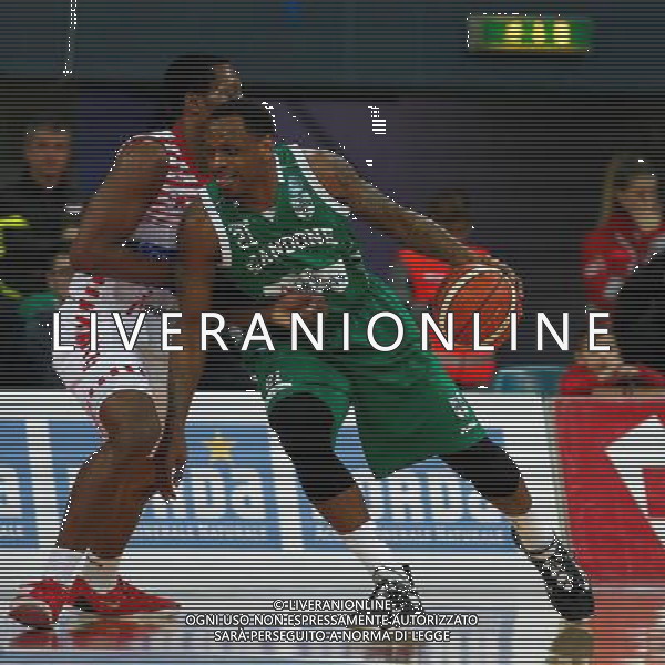 Lega Basket serie A, 1» giornata di ritorno, Consultinvest Pesaro vs Sidigas Avellino 18/01/2016 nella foto: NUNNALLY JAMES, PASSA LA DIFESA, ©CLAUDIO ZAMAGNI/AGENZIA ALDO LIVERANI S.A.S.