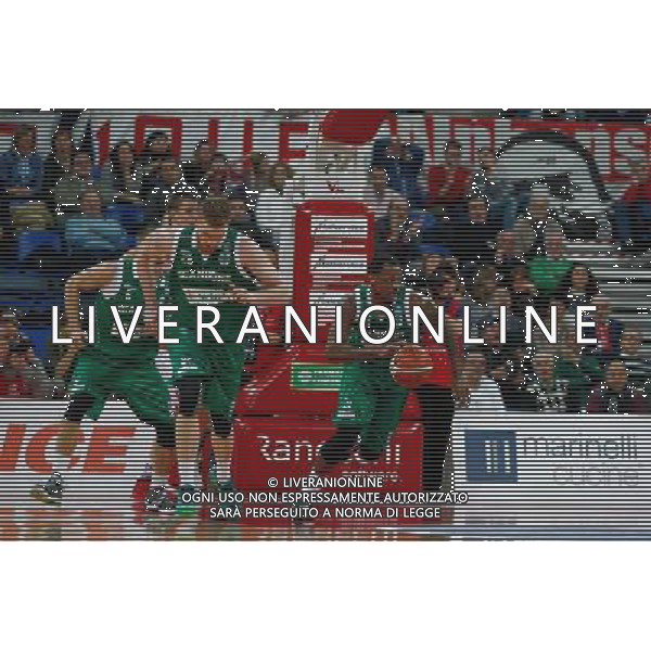 Lega Basket serie A, 1» giornata di ritorno, Consultinvest Pesaro vs Sidigas Avellino 18/01/2016 nella foto: NUNNALLY, RISALE CON LA PALLA, SEGUITO DALLA SQUADRA, ©CLAUDIO ZAMAGNI/AGENZIA ALDO LIVERANI S.A.S.