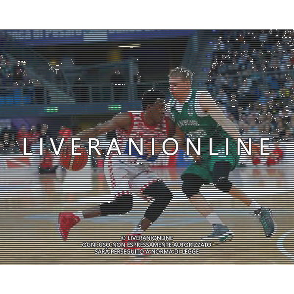 Lega Basket serie A, 1» giornata di ritorno, Consultinvest Pesaro vs Sidigas Avellino 18/01/2016 nella foto: CHRISTON E VEIKALAS, ©CLAUDIO ZAMAGNI/AGENZIA ALDO LIVERANI S.A.S.