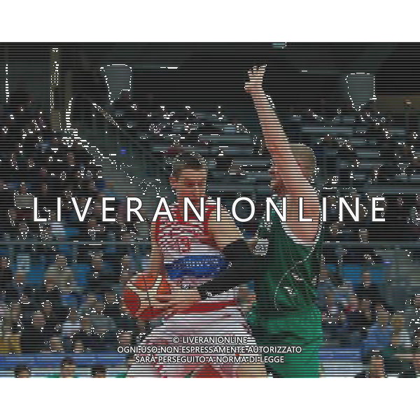 Lega Basket serie A, 1» giornata di ritorno, Consultinvest Pesaro vs Sidigas Avellino 18/01/2016 nella foto: CANDUSSI, BRACCATO, ©CLAUDIO ZAMAGNI/AGENZIA ALDO LIVERANI S.A.S.