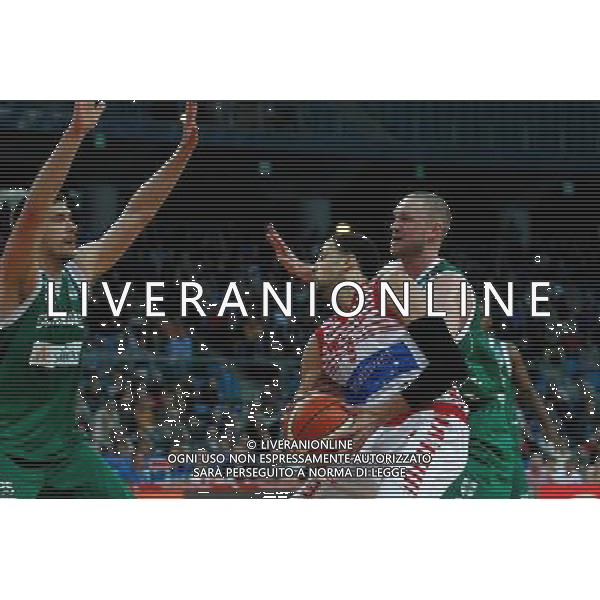 Lega Basket serie A, 1» giornata di ritorno, Consultinvest Pesaro vs Sidigas Avellino 18/01/2016 nella foto: AUSTIN DAYE, BLOCCATO, ©CLAUDIO ZAMAGNI/AGENZIA ALDO LIVERANI S.A.S.