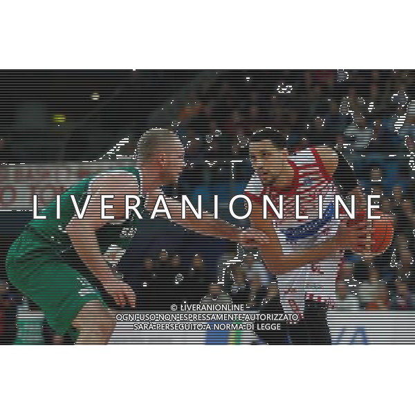 Lega Basket serie A, 1» giornata di ritorno, Consultinvest Pesaro vs Sidigas Avellino 18/01/2016 nella foto: AUSTIN DAYE FACCIA A FACCIA CON LEUNEN MAARTEN, ©CLAUDIO ZAMAGNI/AGENZIA ALDO LIVERANI S.A.S.