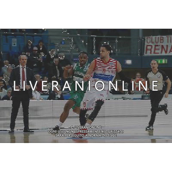 Lega Basket serie A, 1» giornata di ritorno, Consultinvest Pesaro vs Sidigas Avellino 18/01/2016 nella foto: DAYE INSEGUITO DA RAGLAND, ©CLAUDIO ZAMAGNI/AGENZIA ALDO LIVERANI S.A.S.