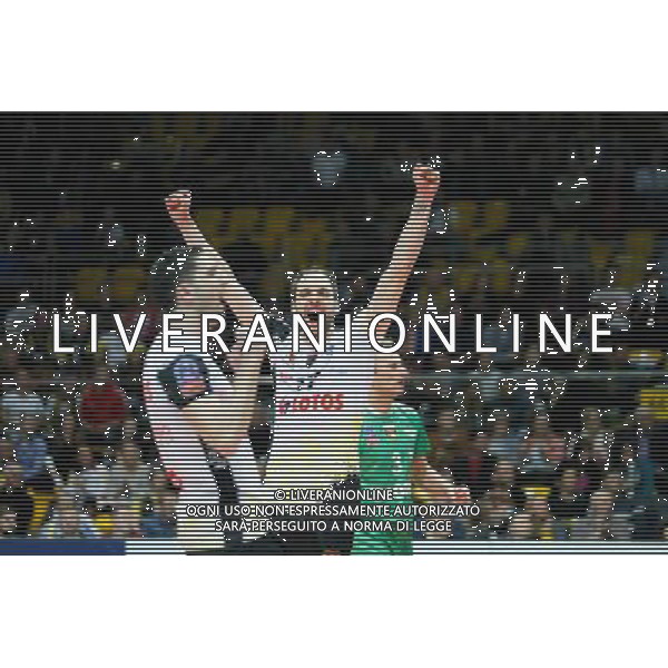 Gdynia, Gdynia Arena 21.01.2016 PLUSLIGA PLPS SIATKOWKA LIGA MISTRZOW CEV MEZCZYZN LOTOS TREFL GDANSK MECZ Lotos Trefl Gdansk vs DHL Modena CEV VOLLEYBALL CHAMPIONS LEAGUE GAME Lotos Trefl Gdansk vs DHL Modena NZ radosc celebration , marco falaschi , milosz hebda , FOT. WOJCIECH FIGURSKI / 058sport.pl / NEWSPIX.PL --- Newspix.pl / AGENZIA ALDO LIVERANI SAS - ITALY ONLY EDITORIAL USE ONLY