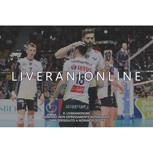 Gdynia, Gdynia Arena 21.01.2016 PLUSLIGA PLPS SIATKOWKA LIGA MISTRZOW CEV MEZCZYZN LOTOS TREFL GDANSK MECZ Lotos Trefl Gdansk vs DHL Modena CEV VOLLEYBALL CHAMPIONS LEAGUE GAME Lotos Trefl Gdansk vs DHL Modena NZ mateusz czunkiewicz , bartosz gawryszewski , zmiana substitution FOT. WOJCIECH FIGURSKI / 058sport.pl / NEWSPIX.PL --- Newspix.pl / AGENZIA ALDO LIVERANI SAS - ITALY ONLY EDITORIAL USE ONLY