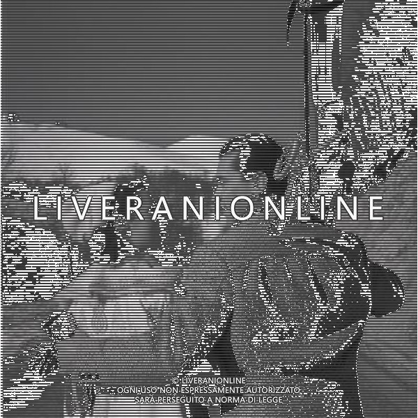 Nel gennaio 1949 spos˜ sul Monte Terminillo (Rieti) il medico sloveno Milko Skofic, che prestava servizio fra i profughi temporaneamente alloggiati a Cinecittˆ NELLA FOTO IL GIORNO DEL MATRIMONIO TRA GINA LOLLOBRIGIDA E MILKO SKOFIC AG ALDO LIVERANI SAS 