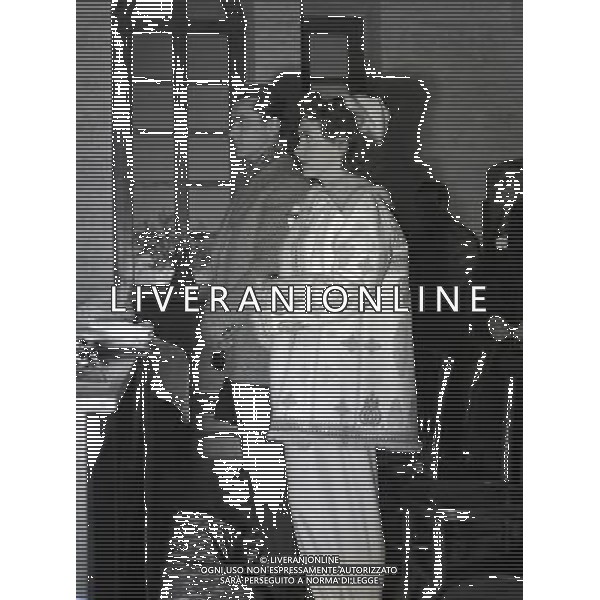 Nel gennaio 1949 spos˜ sul Monte Terminillo (Rieti) il medico sloveno Milko Skofic, che prestava servizio fra i profughi temporaneamente alloggiati a Cinecittˆ NELLA FOTO IL GIORNO DEL MATRIMONIO TRA GINA LOLLOBRIGIDA E MILKO SKOFIC AG ALDO LIVERANI SAS 