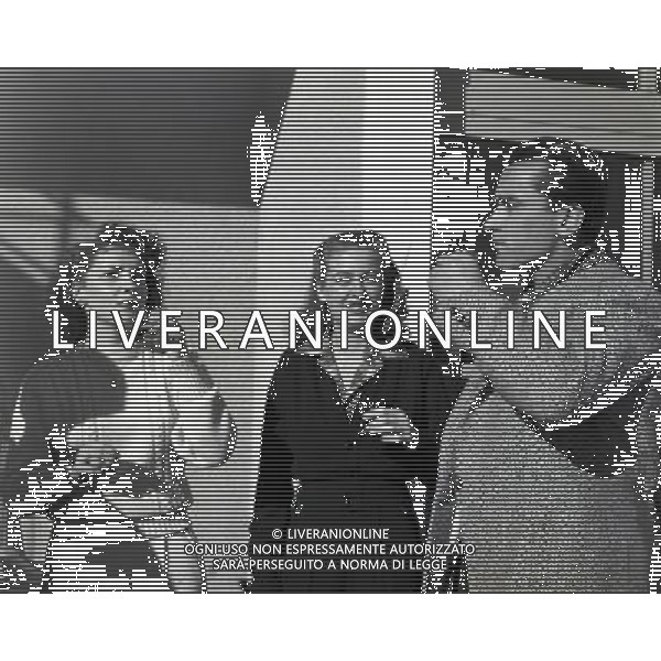 Nel gennaio 1949 spos˜ sul Monte Terminillo (Rieti) il medico sloveno Milko Skofic, che prestava servizio fra i profughi temporaneamente alloggiati a Cinecittˆ NELLA FOTO IL GIORNO DEL MATRIMONIO TRA GINA LOLLOBRIGIDA E MILKO SKOFIC AG ALDO LIVERANI SAS 