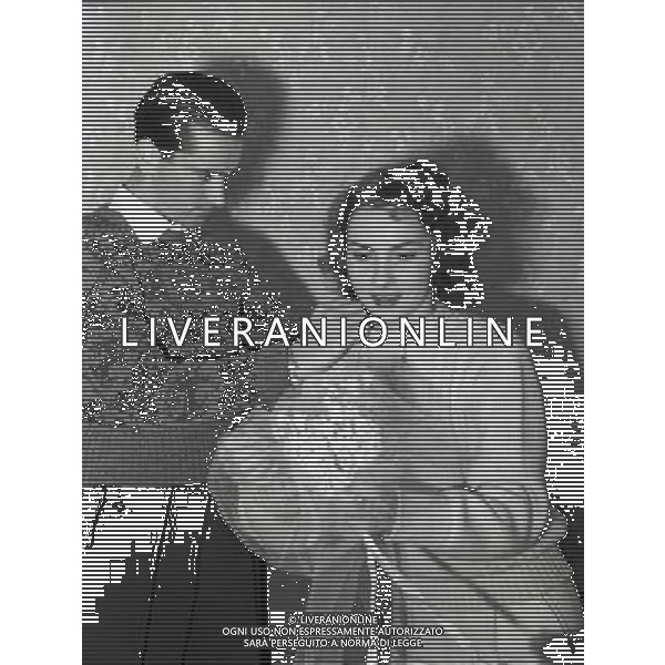 Nel gennaio 1949 spos˜ sul Monte Terminillo (Rieti) il medico sloveno Milko Skofic, che prestava servizio fra i profughi temporaneamente alloggiati a Cinecittˆ NELLA FOTO IL GIORNO DEL MATRIMONIO TRA GINA LOLLOBRIGIDA E MILKO SKOFIC AG ALDO LIVERANI SAS 