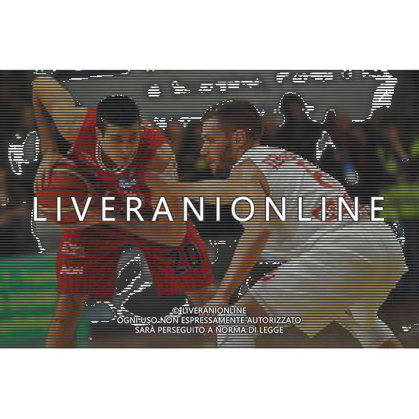 CAMPIONATO DI BASKET SERIE A, OPENJOBMETIS VARESE VS EA7 EMPORIO ARMANI, VARESE, 24-01-2016, NELLA FOTO: CIANCIARINI ANDREA VA VARANAUSKAS / AGENZIA ALDO LIVERANI SAS 